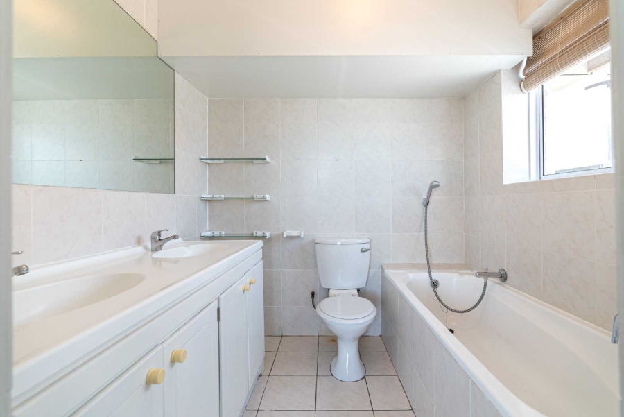 2 Bedroom Property for Sale in Sea Point Western Cape